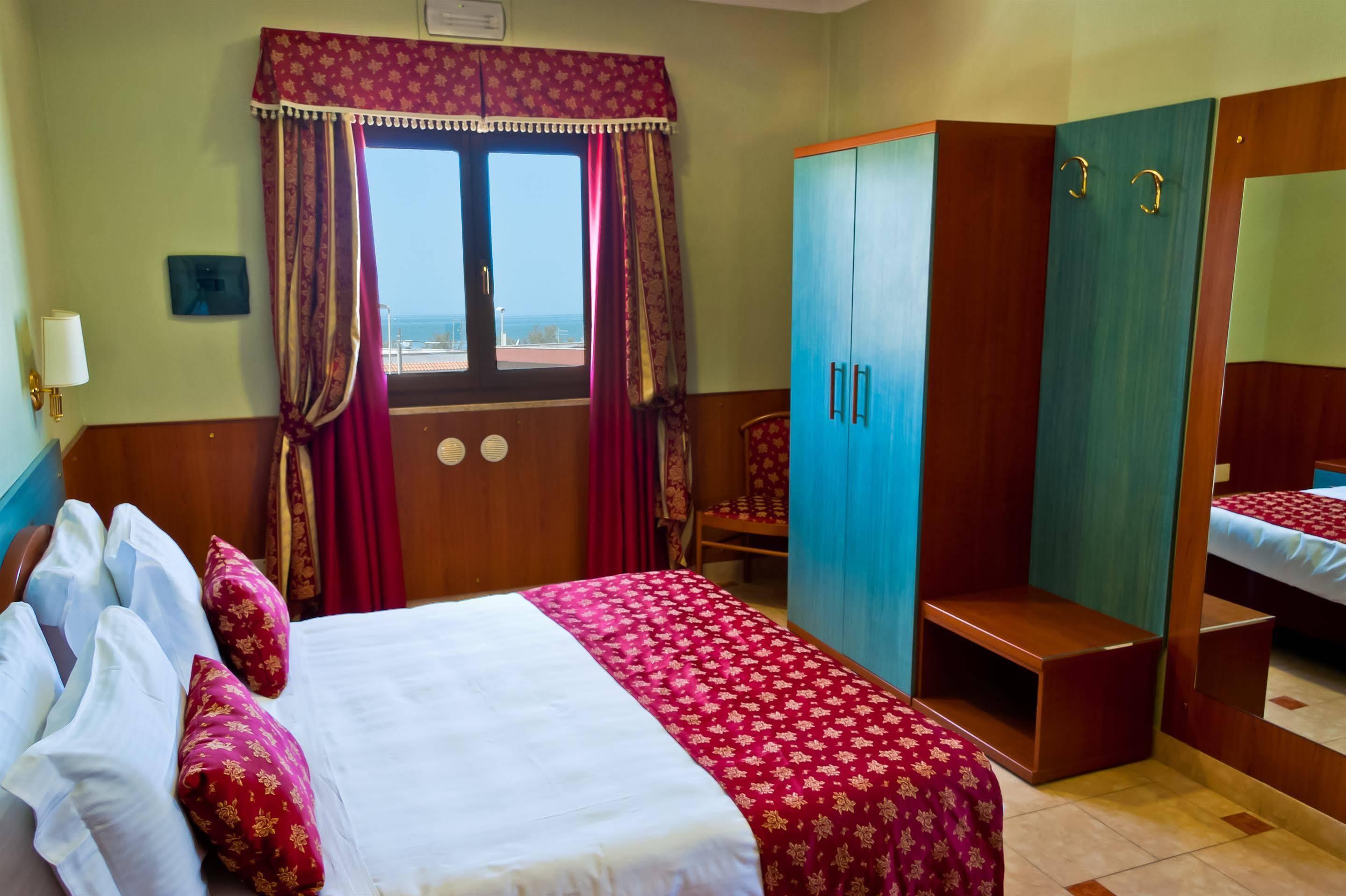 Hotel Riviera Φιουμιτσίνο Εξωτερικό φωτογραφία