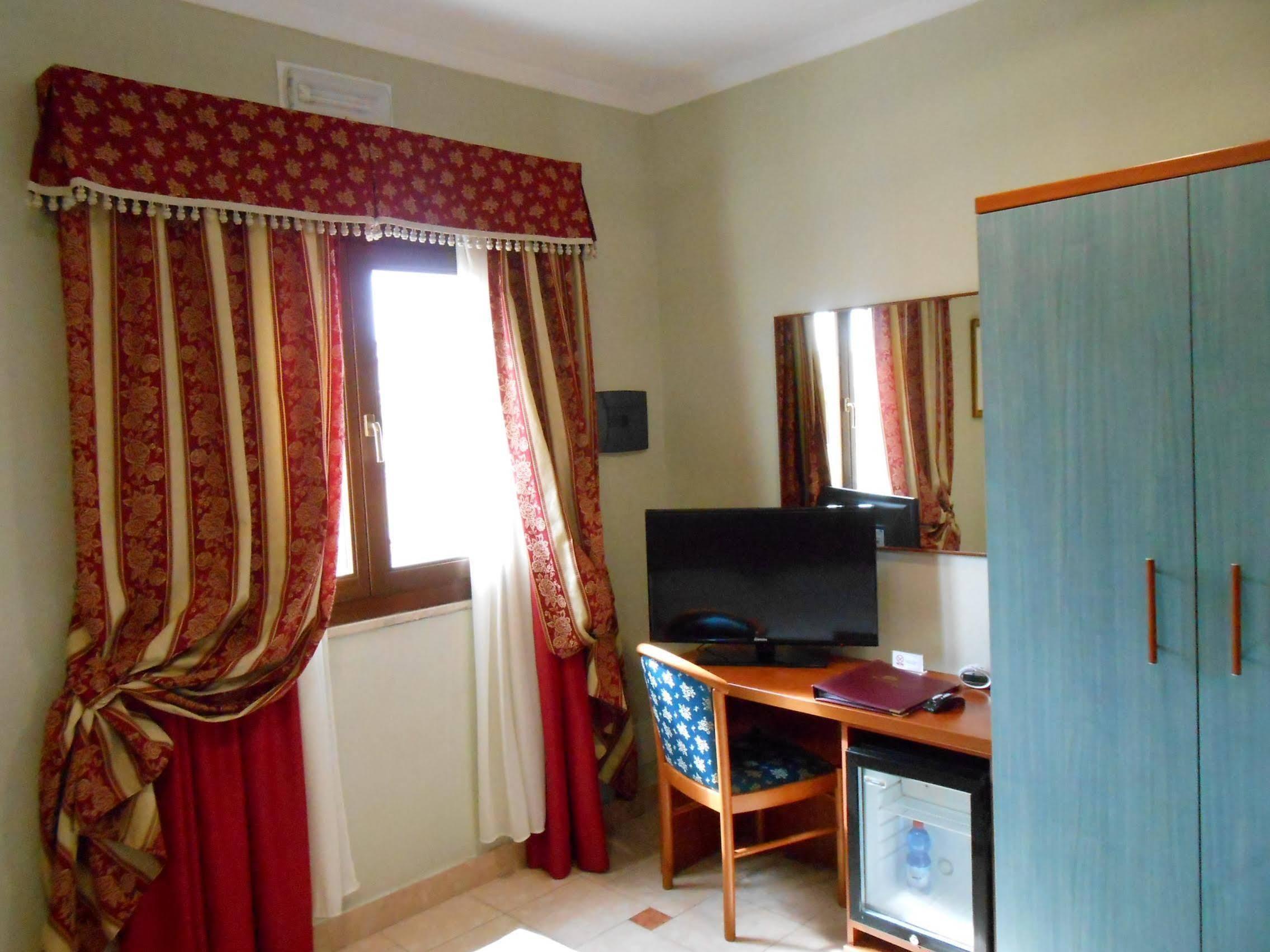 Hotel Riviera Φιουμιτσίνο Εξωτερικό φωτογραφία