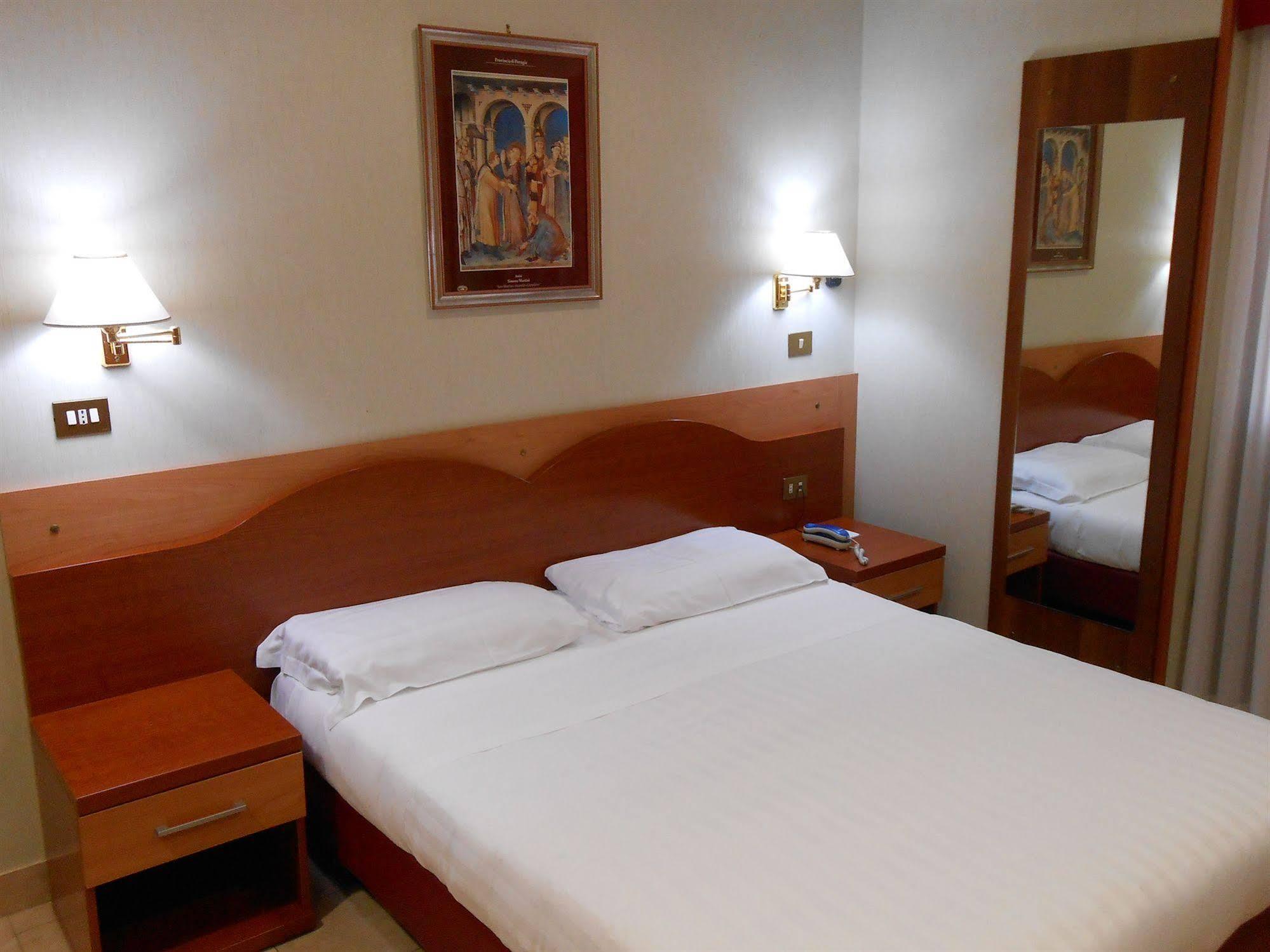 Hotel Riviera Φιουμιτσίνο Εξωτερικό φωτογραφία