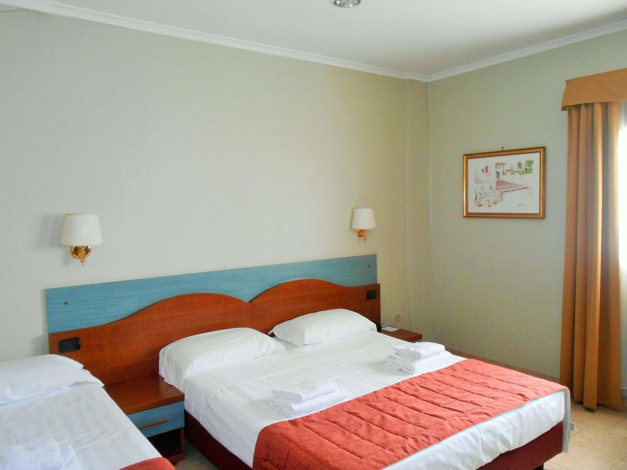Hotel Riviera Φιουμιτσίνο Εξωτερικό φωτογραφία