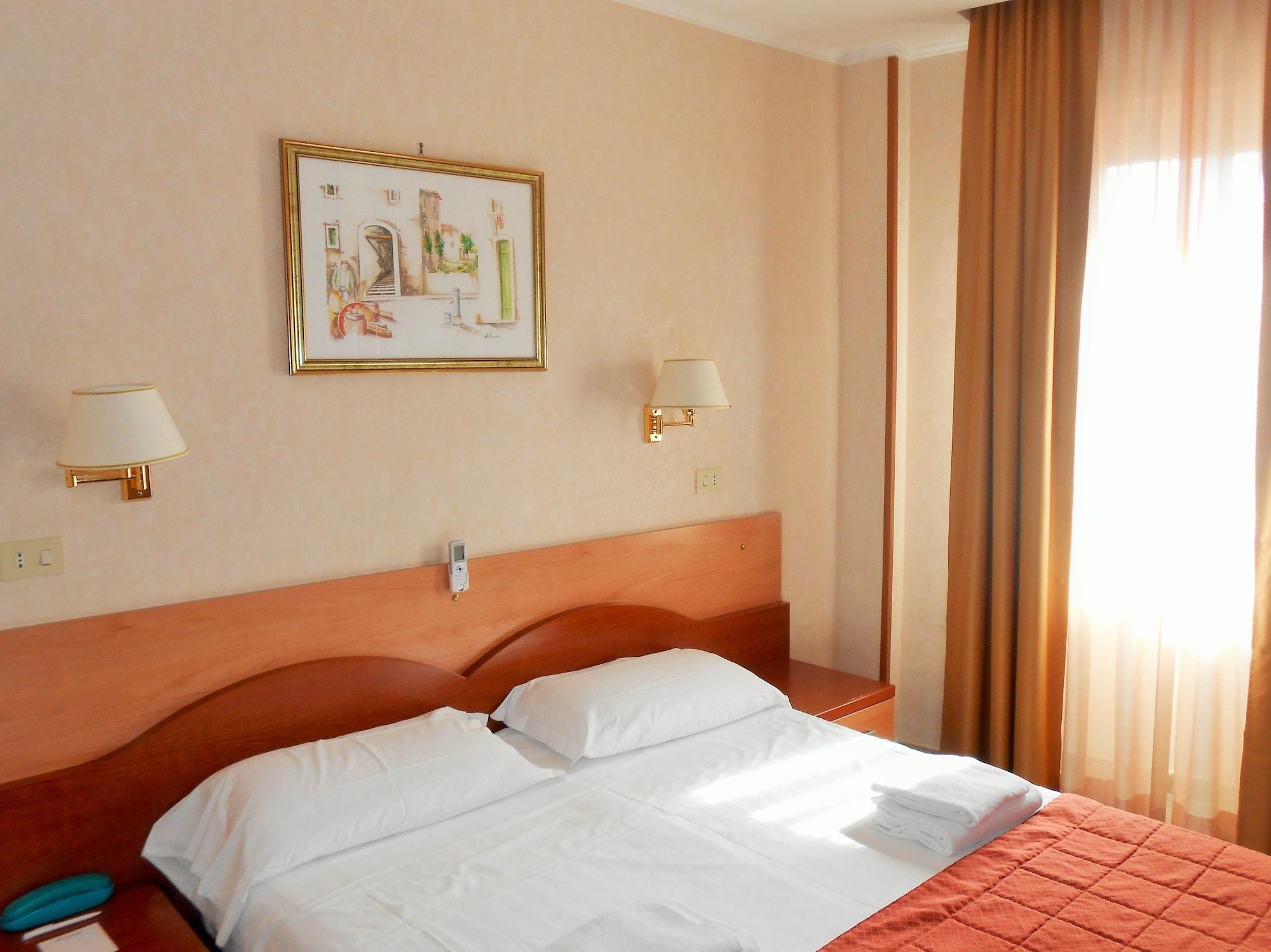 Hotel Riviera Φιουμιτσίνο Εξωτερικό φωτογραφία