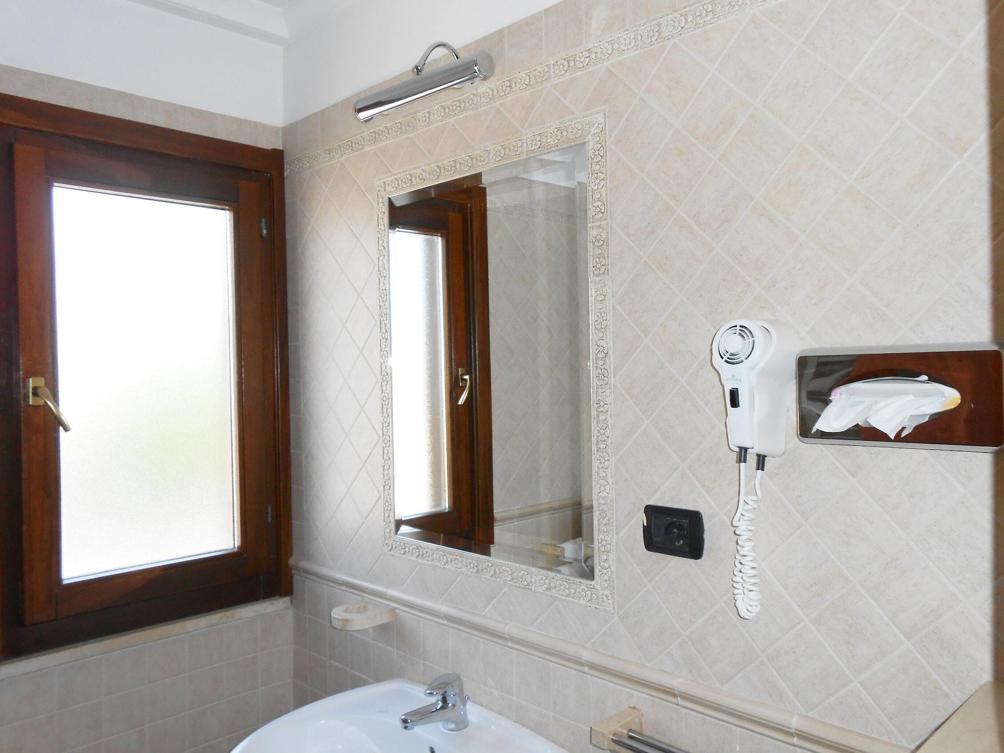 Hotel Riviera Φιουμιτσίνο Εξωτερικό φωτογραφία