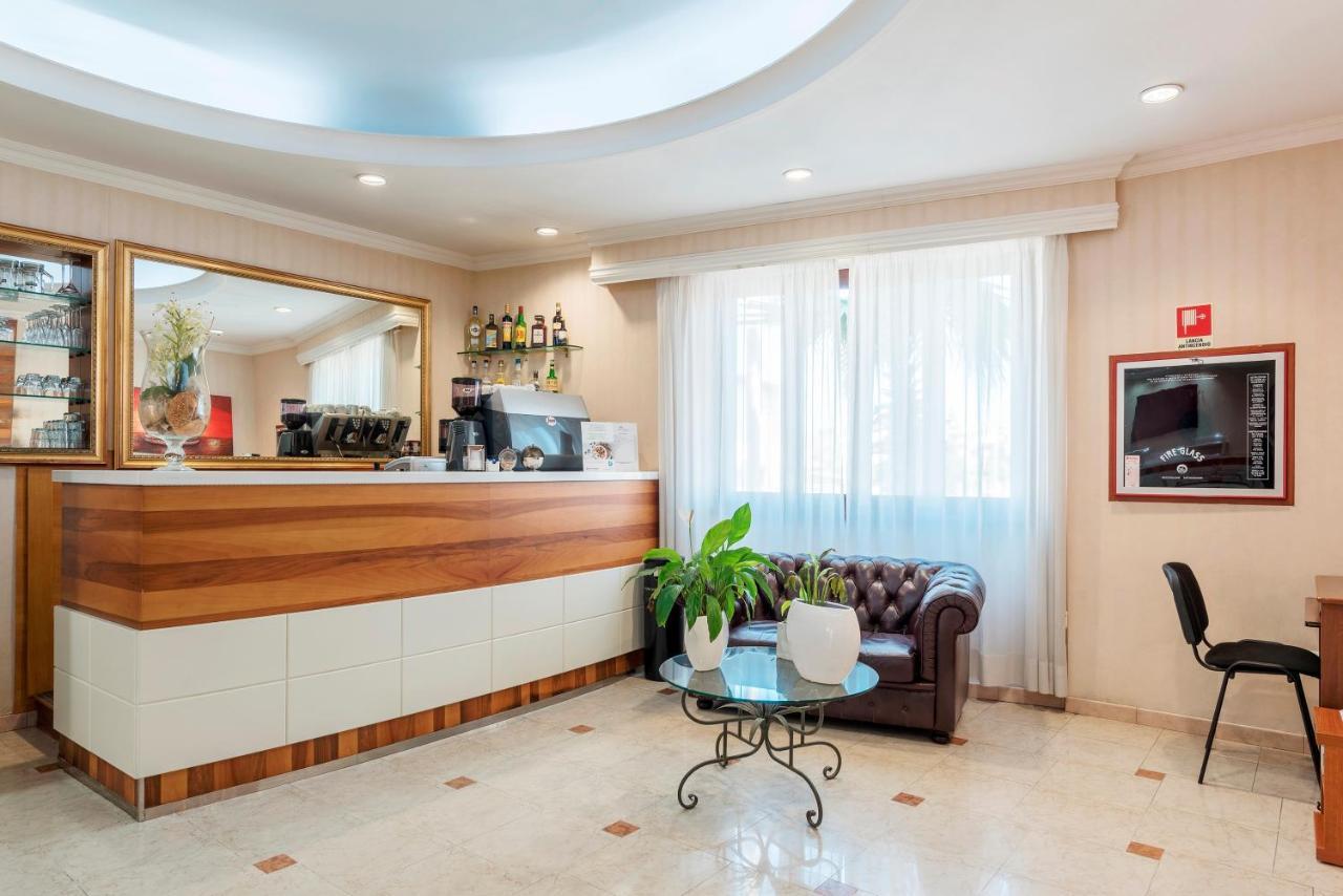 Hotel Riviera Φιουμιτσίνο Εξωτερικό φωτογραφία