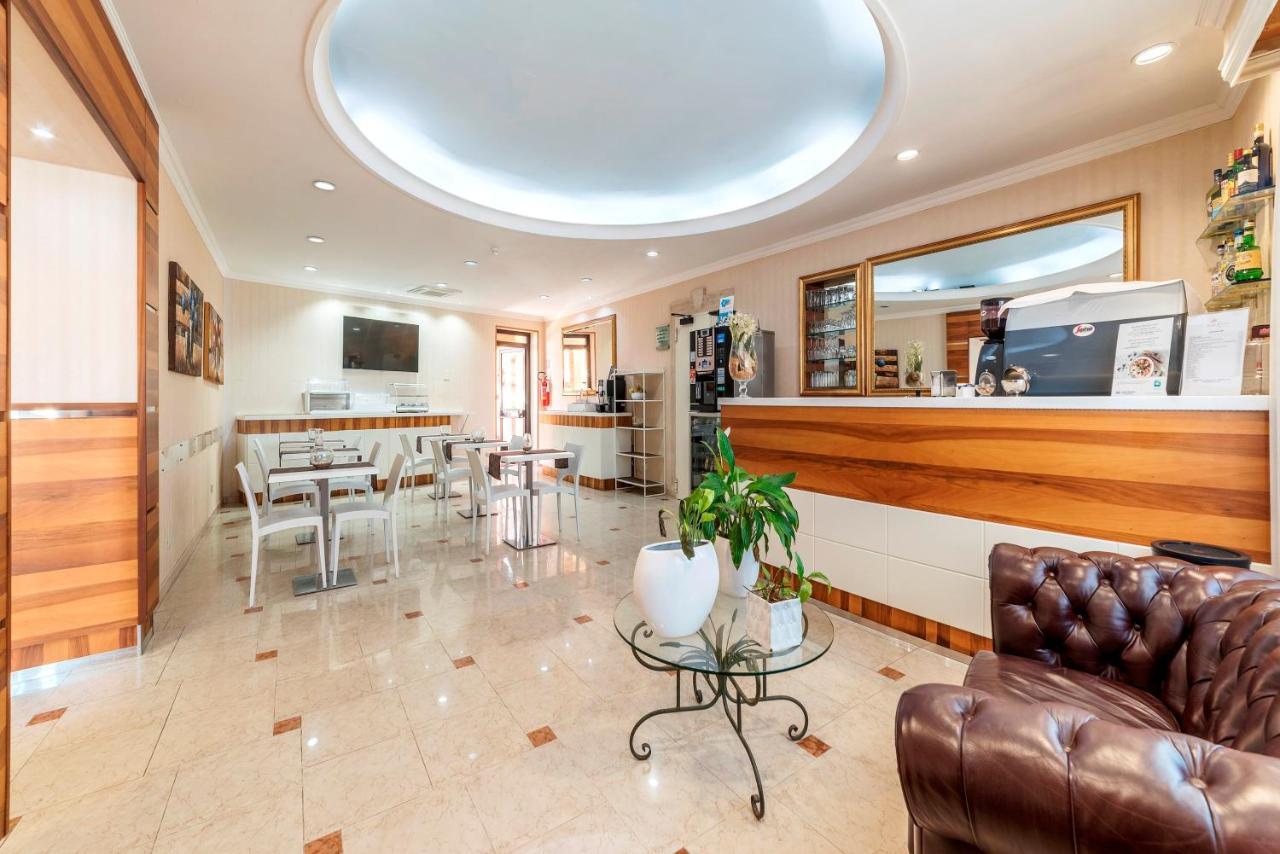 Hotel Riviera Φιουμιτσίνο Εξωτερικό φωτογραφία