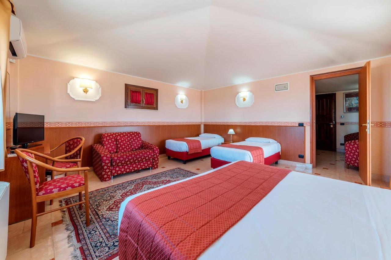 Hotel Riviera Φιουμιτσίνο Εξωτερικό φωτογραφία
