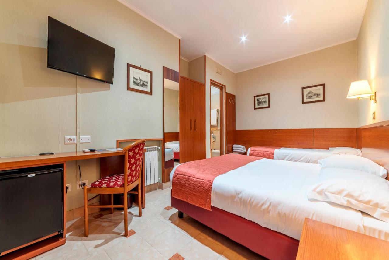 Hotel Riviera Φιουμιτσίνο Εξωτερικό φωτογραφία