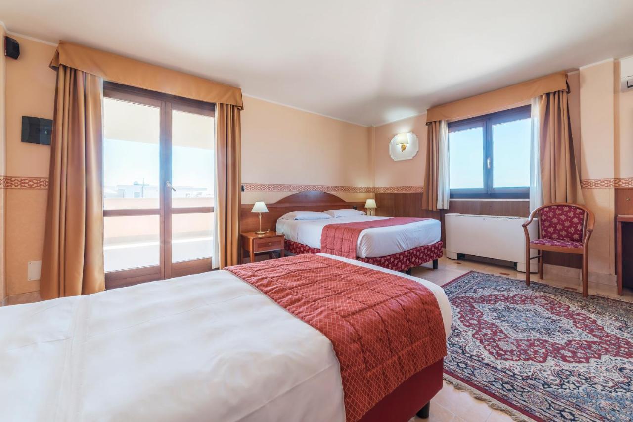 Hotel Riviera Φιουμιτσίνο Εξωτερικό φωτογραφία