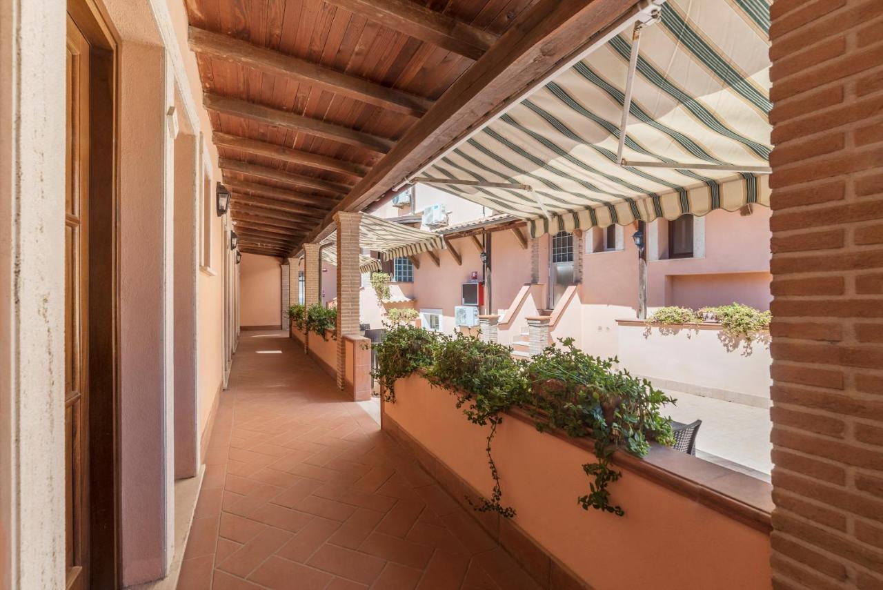 Hotel Riviera Φιουμιτσίνο Εξωτερικό φωτογραφία