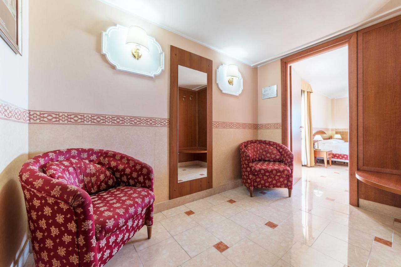 Hotel Riviera Φιουμιτσίνο Εξωτερικό φωτογραφία