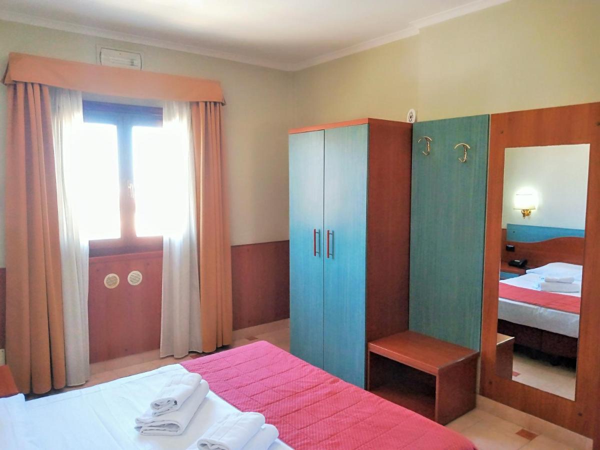 Hotel Riviera Φιουμιτσίνο Εξωτερικό φωτογραφία