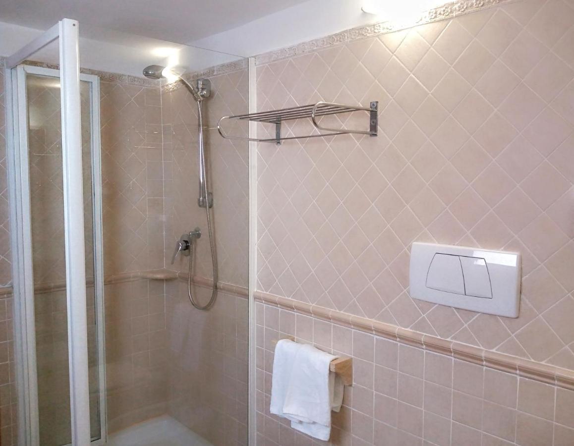 Hotel Riviera Φιουμιτσίνο Εξωτερικό φωτογραφία