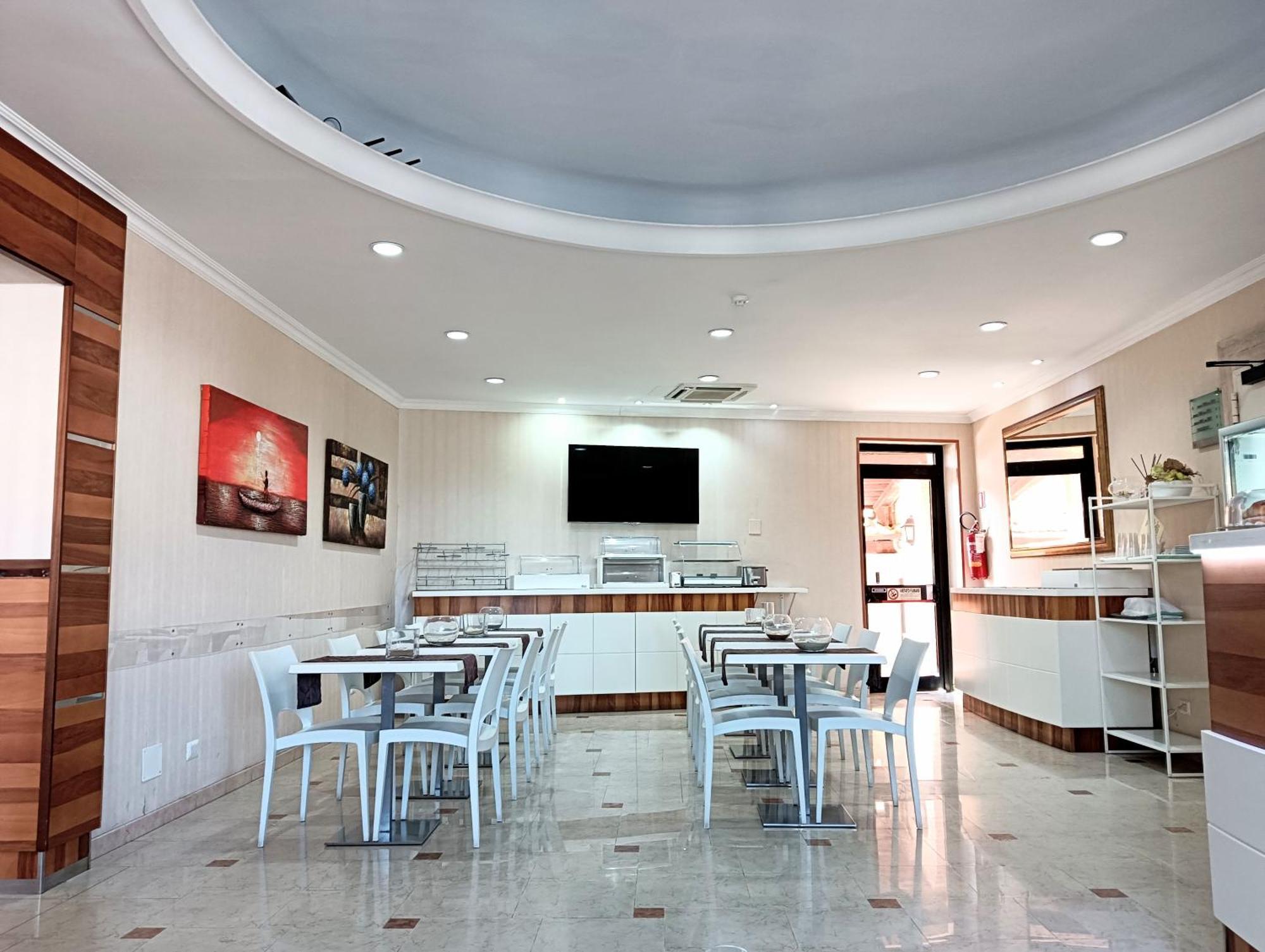 Hotel Riviera Φιουμιτσίνο Εξωτερικό φωτογραφία
