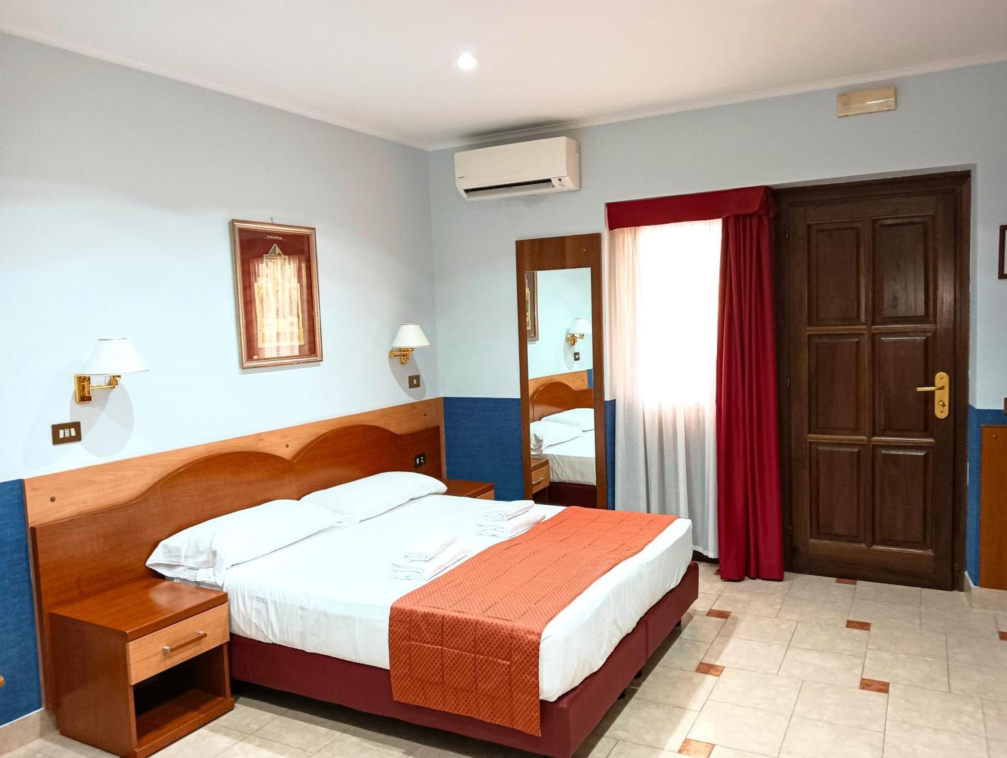 Hotel Riviera Φιουμιτσίνο Δωμάτιο φωτογραφία