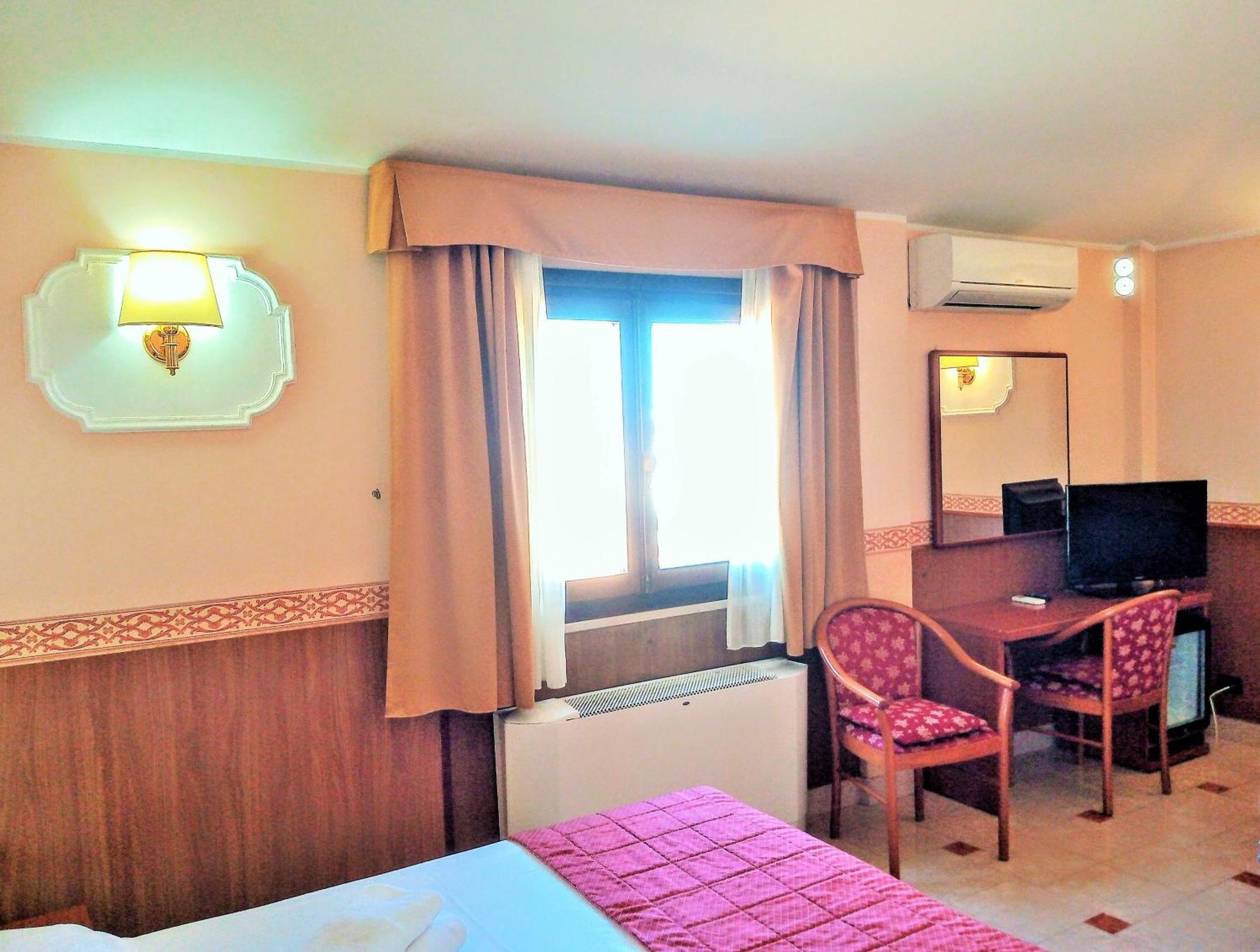Hotel Riviera Φιουμιτσίνο Εξωτερικό φωτογραφία