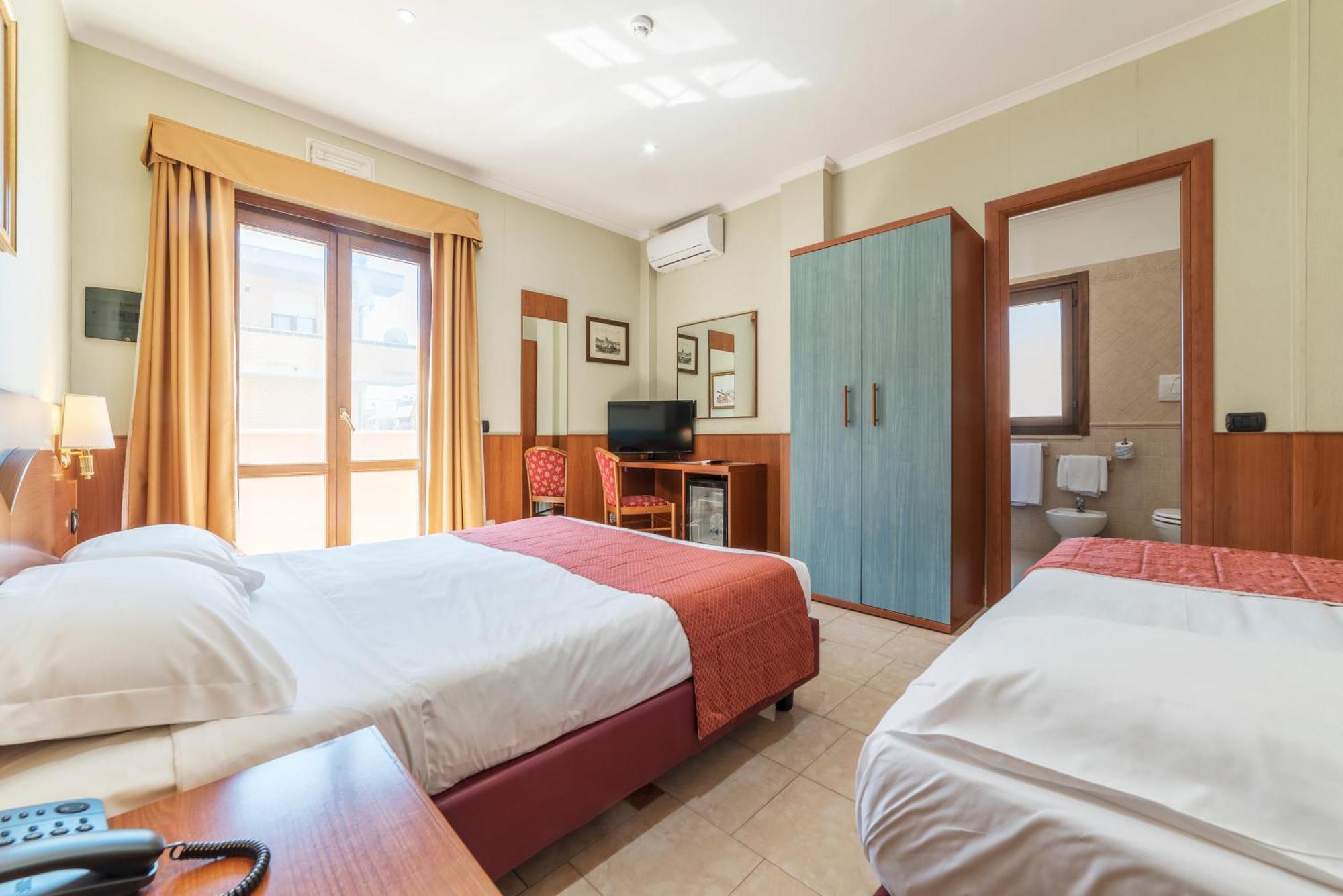 Hotel Riviera Φιουμιτσίνο Εξωτερικό φωτογραφία