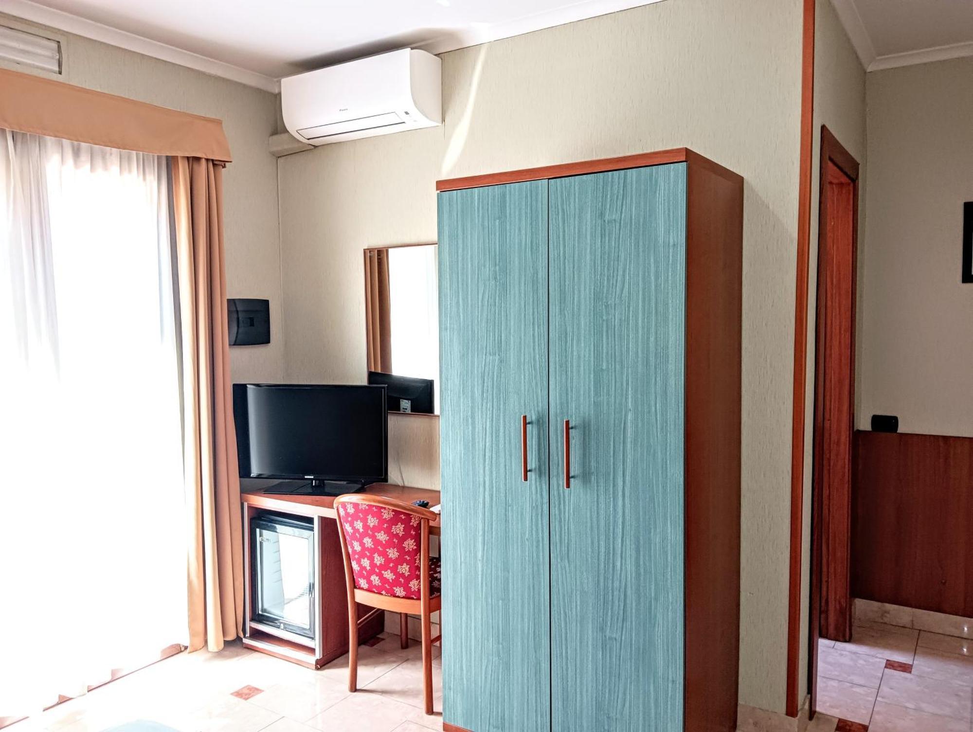 Hotel Riviera Φιουμιτσίνο Εξωτερικό φωτογραφία