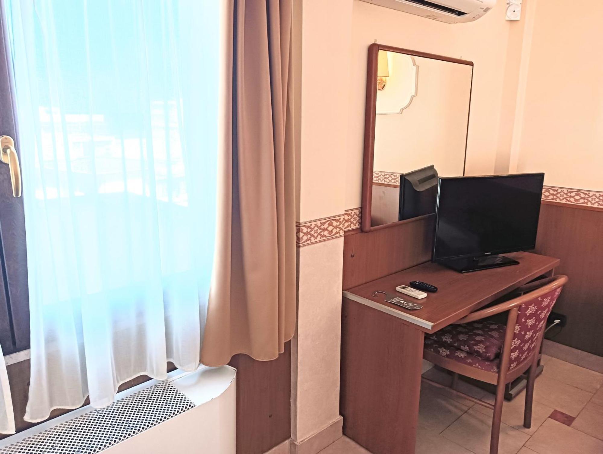 Hotel Riviera Φιουμιτσίνο Εξωτερικό φωτογραφία